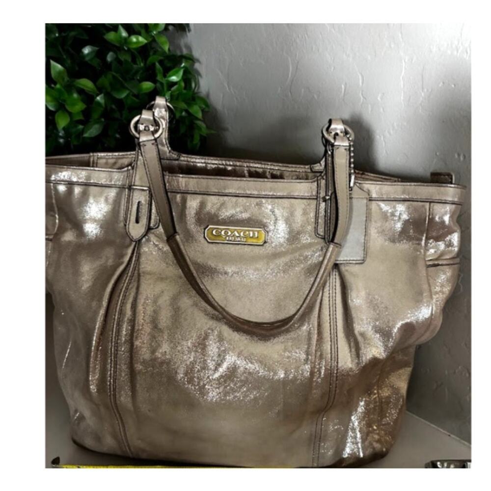 Rare Coach B1160-F16562 Gold Metallic Leather Bag Lilac inside double handle VTG